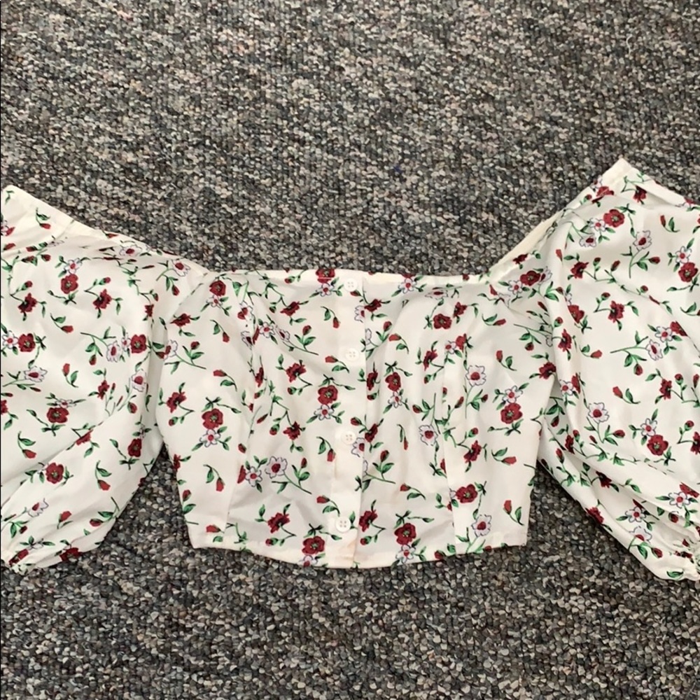 Urban Outfitters Puff Sleeve Crop Top